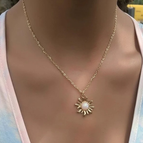 Jewelry - Zoey Sunflower Charm Necklace